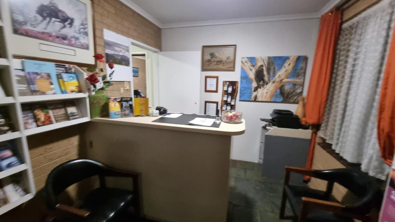 Lone Pine Motel Кореве Екстер'єр фото