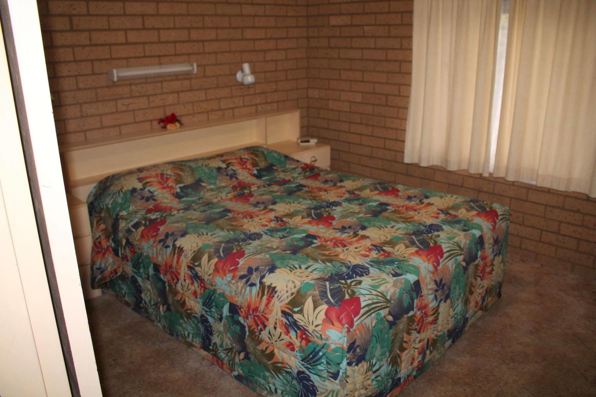 Lone Pine Motel Кореве Екстер'єр фото