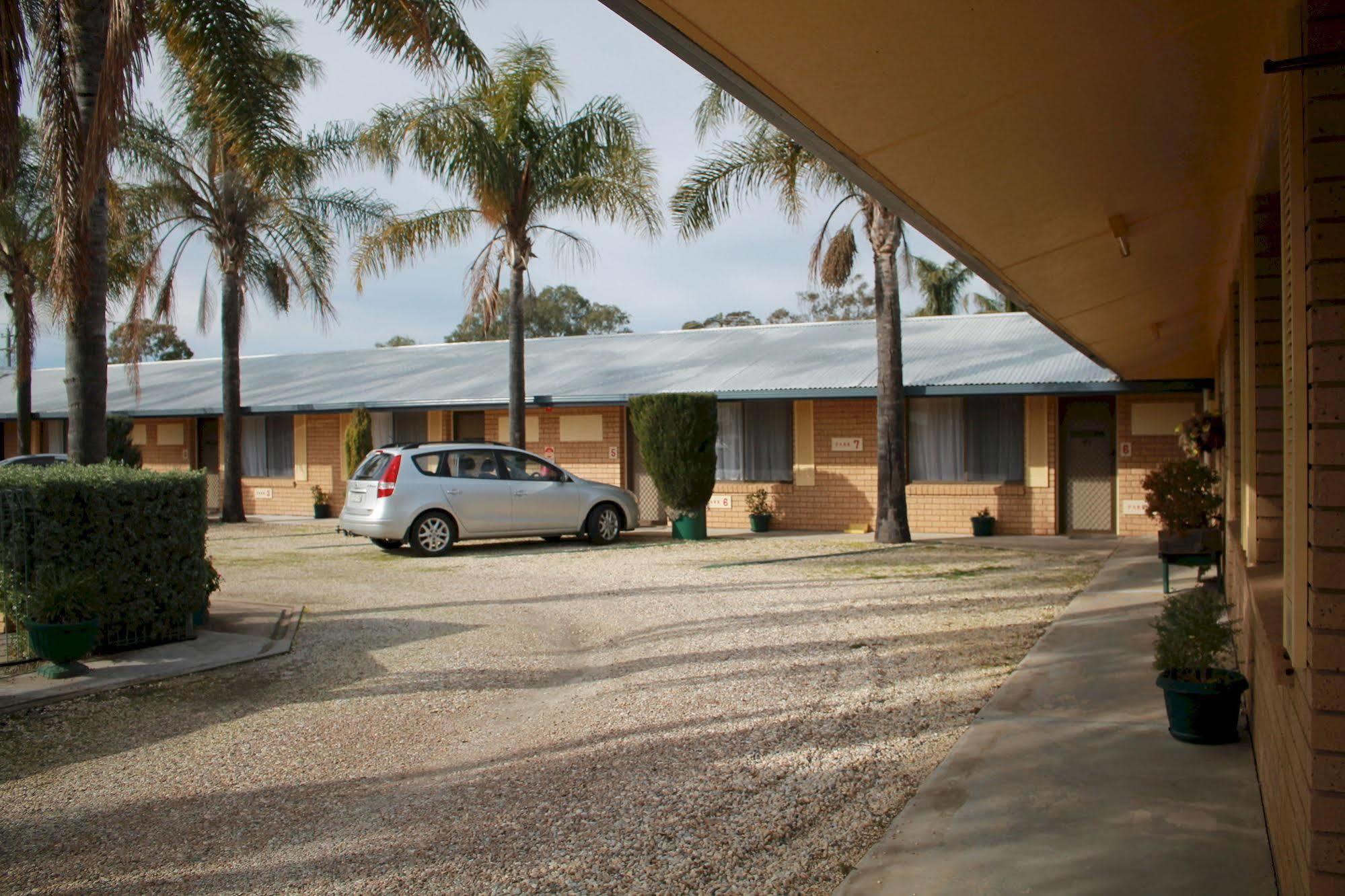 Lone Pine Motel Кореве Екстер'єр фото
